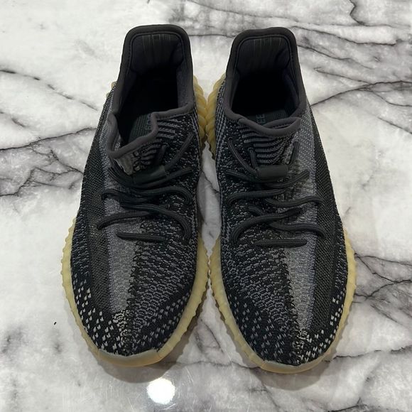 1000% Auth Adidas Yeezy Boost 350 V2 ‘Carbon’ Size 8.5